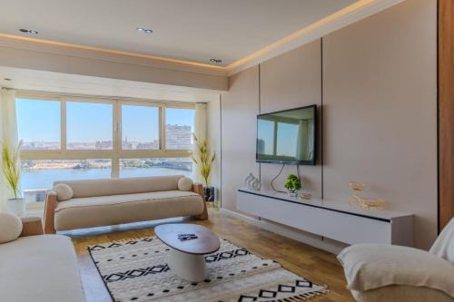 Oula Apartment | Relaxing Nile Views and Prime Cairo Location