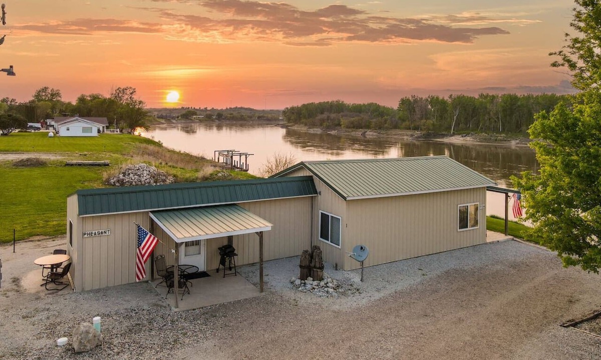 Burt County House | Relaxing Riverfront Cabin Retreat | Ideal for Hunters & Fishermen