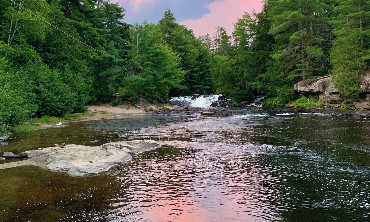 Bracebridge Cottage | Relaxing Riverside Cottage +OnThe Water +Waterfall +Bracebridge +Family Friendly