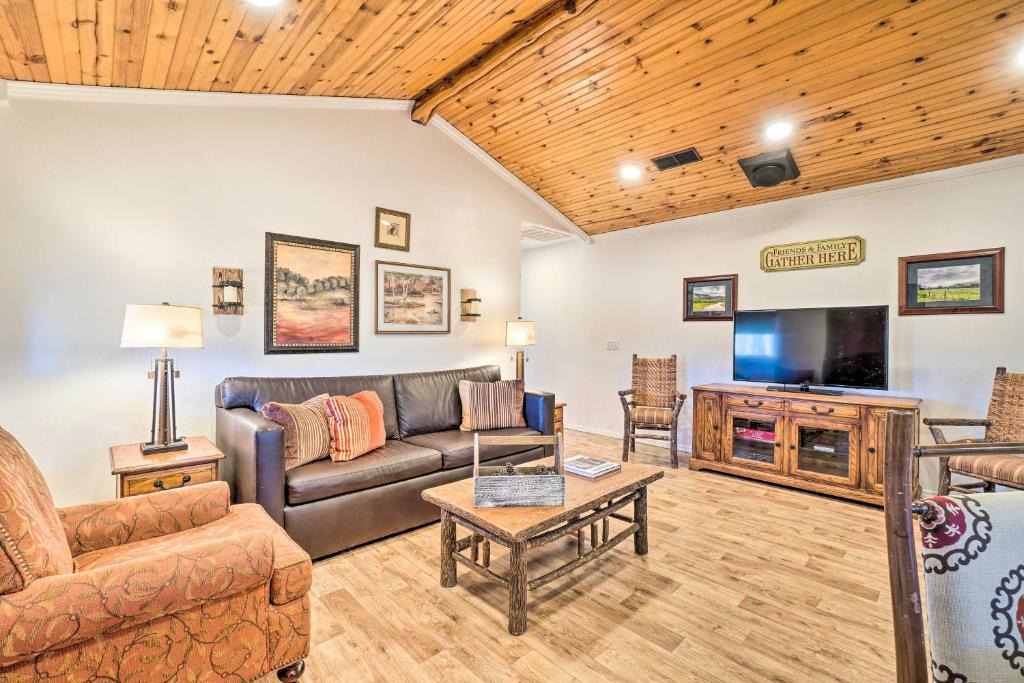 Harrison House | Relaxing Rural Harrison Home - 11 Mi to Town
