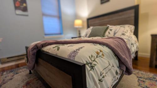 Cumberland House | Relaxing Rustic Oasis, Unit A - 6 minute walk to Downtown! Pet-friendly & Cyclists Welcome!