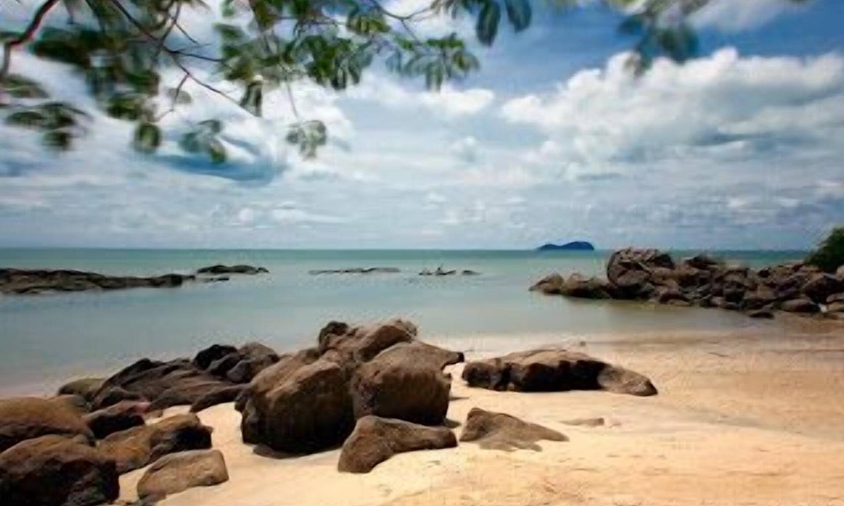 Teluk Kumbar House | Relaxing Seaside Bayan Homestay