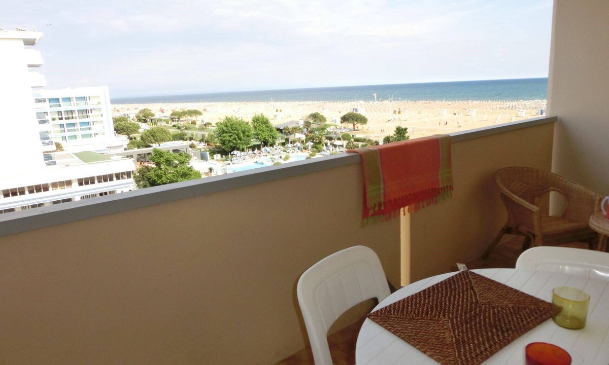Bibione Apartment | Relaxing studio apartment with side sea view