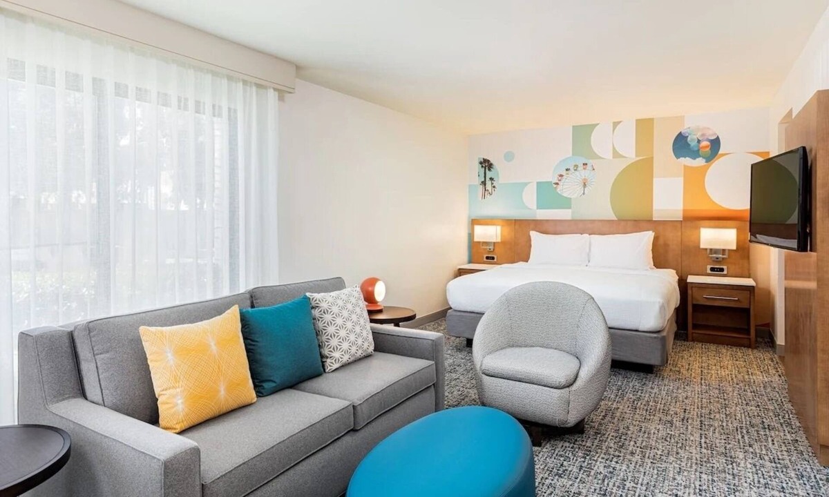 Anaheim Resort Hotel | Relaxing Studio w/Full Kitchen and Heated Outdoor Pool - Walk to Disneyland