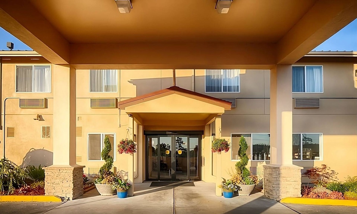 Sequim Hotel | Relaxing Vacation in Red Lion Inn & Suites Sequim! Free Breakfast