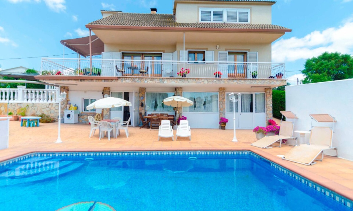 Sils Villa | Relaxing villa with private pool near Costa Brava