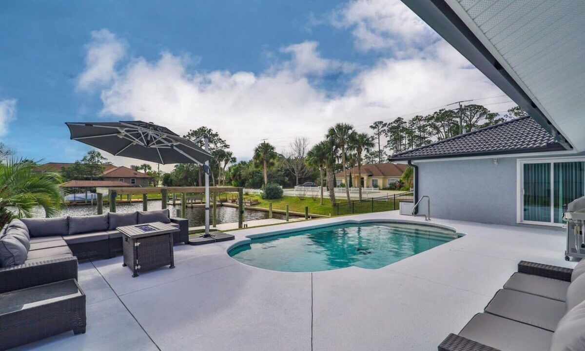 Palm Harbor House | Relaxing Waterfront Stay | Dock & Pool Heat Opt