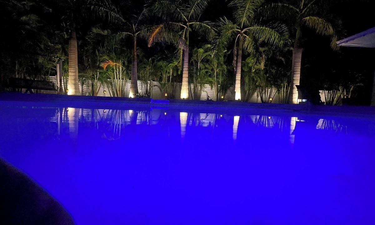 Downtown House | "RELAXMORE IN PARADISE" Sarasota Getaway Private Salt-Water Pool & Jacuzzi