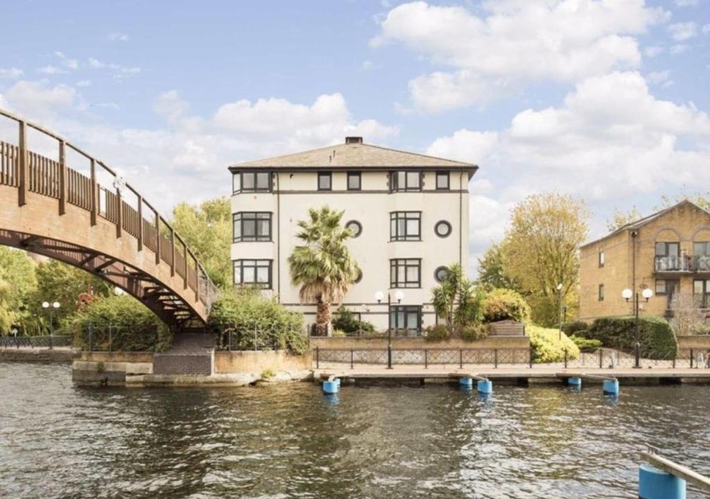 Island Gardens Apartment | Remarkable 2-Bed Apartment in London