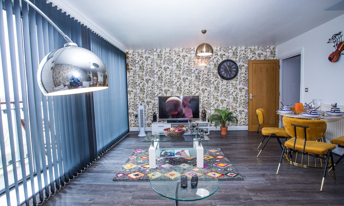 Greenwich Apartment | Remarkable 2-bed Apartment With Sea View