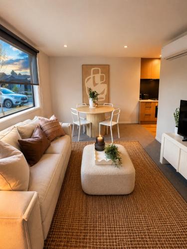 Kawarau Falls House | Remarkables Retreat, 2BR Close to Slopes & Airport, Sleeps 5