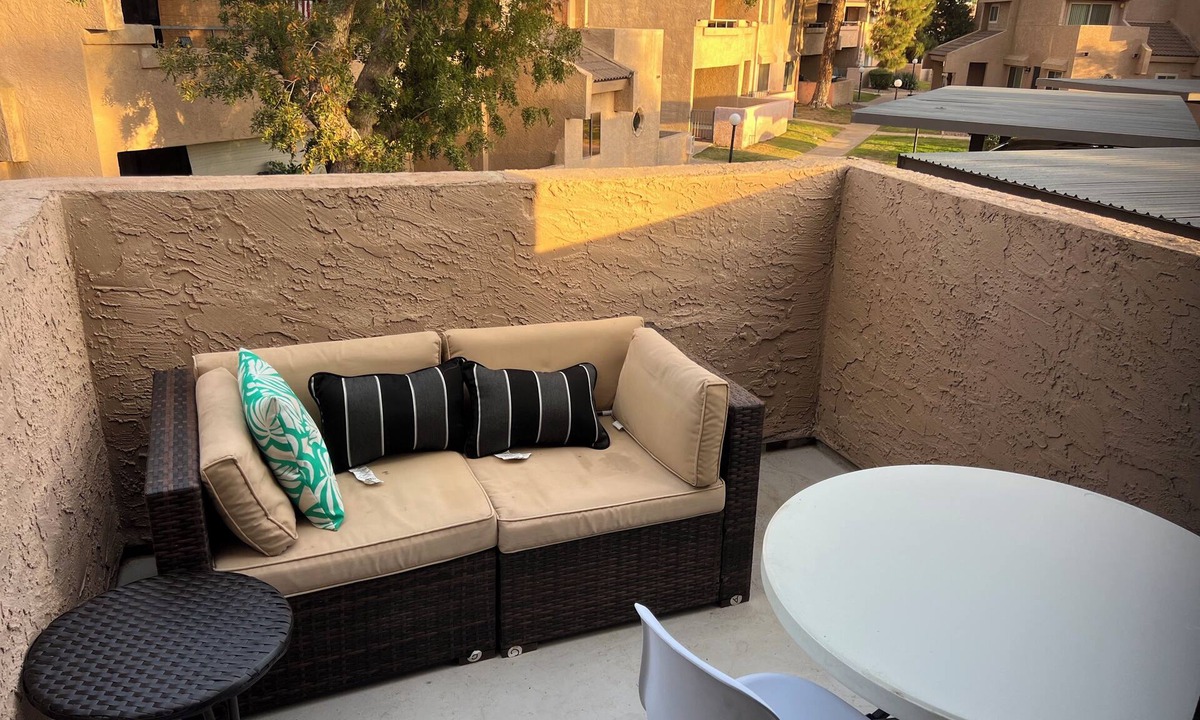 Lake Biltmore Village Condo | Remodeled 3-bedroom condo in N Phoenix on a small lake