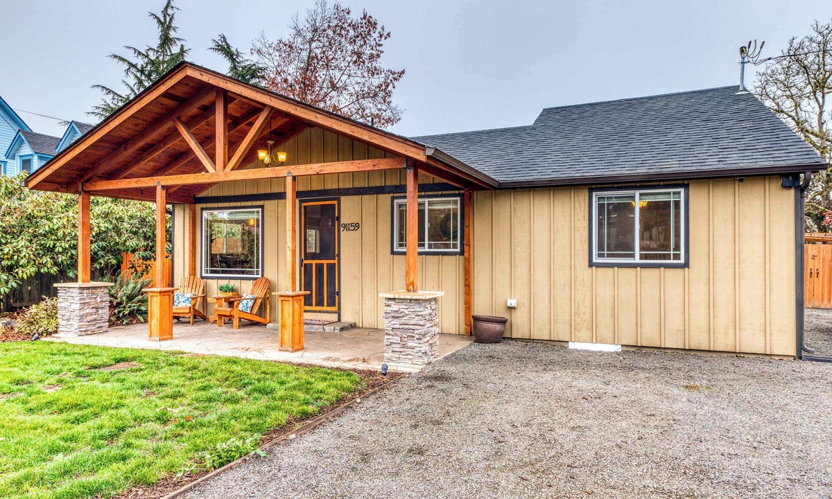 Coburg House | Remodeled, dog-friendly Willamette Valley home with large fenced yard