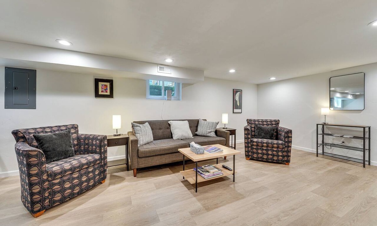 Maple Leaf Apartment | Remodeled Maple Leaf Basement Apt! 7 Mi to Seattle