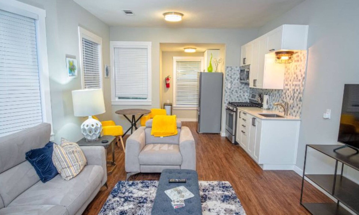 Mahncke Park Apartment | Remodeled Modern 1br/1ba Apt #1 Near Downtown