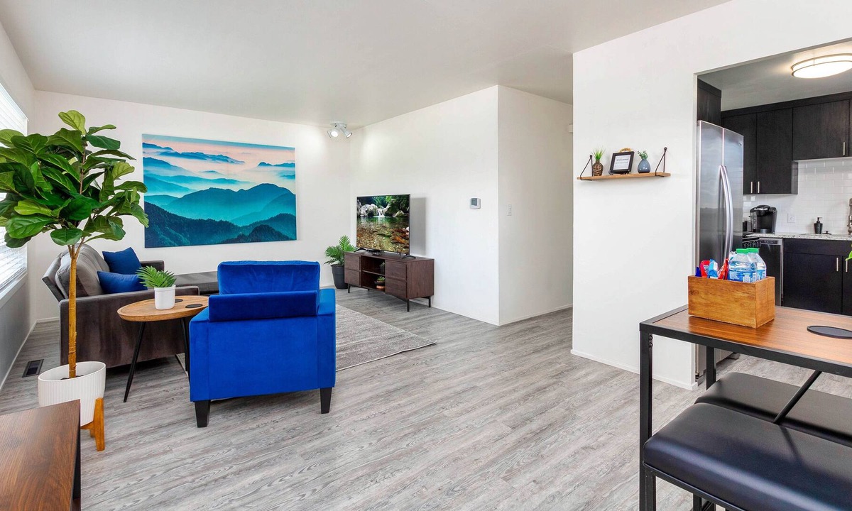South Richland House | Remodeled Two BR With Queen Beds, WIFI and W/D!