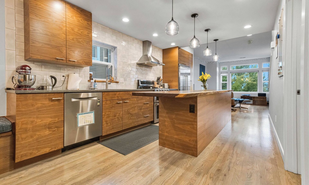 Mount Baker House | Remote Workers' Dream with Parking & Sunset Views!