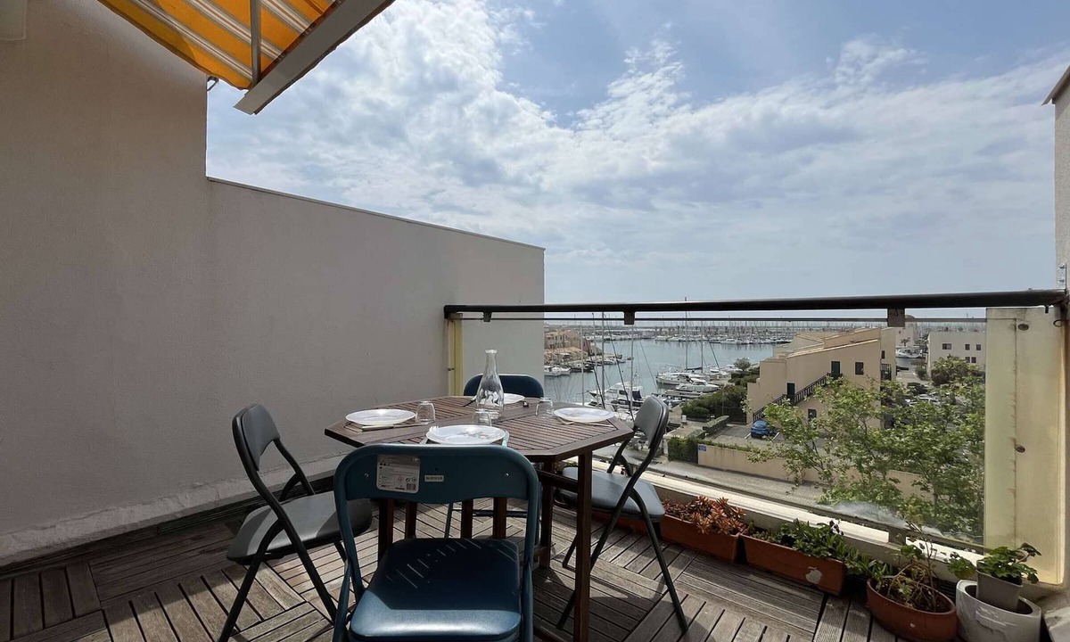 Port Rive Gauche Apartment | Renovated 2-bedroom apartment with pool and parking, sleeps 6 near the beach