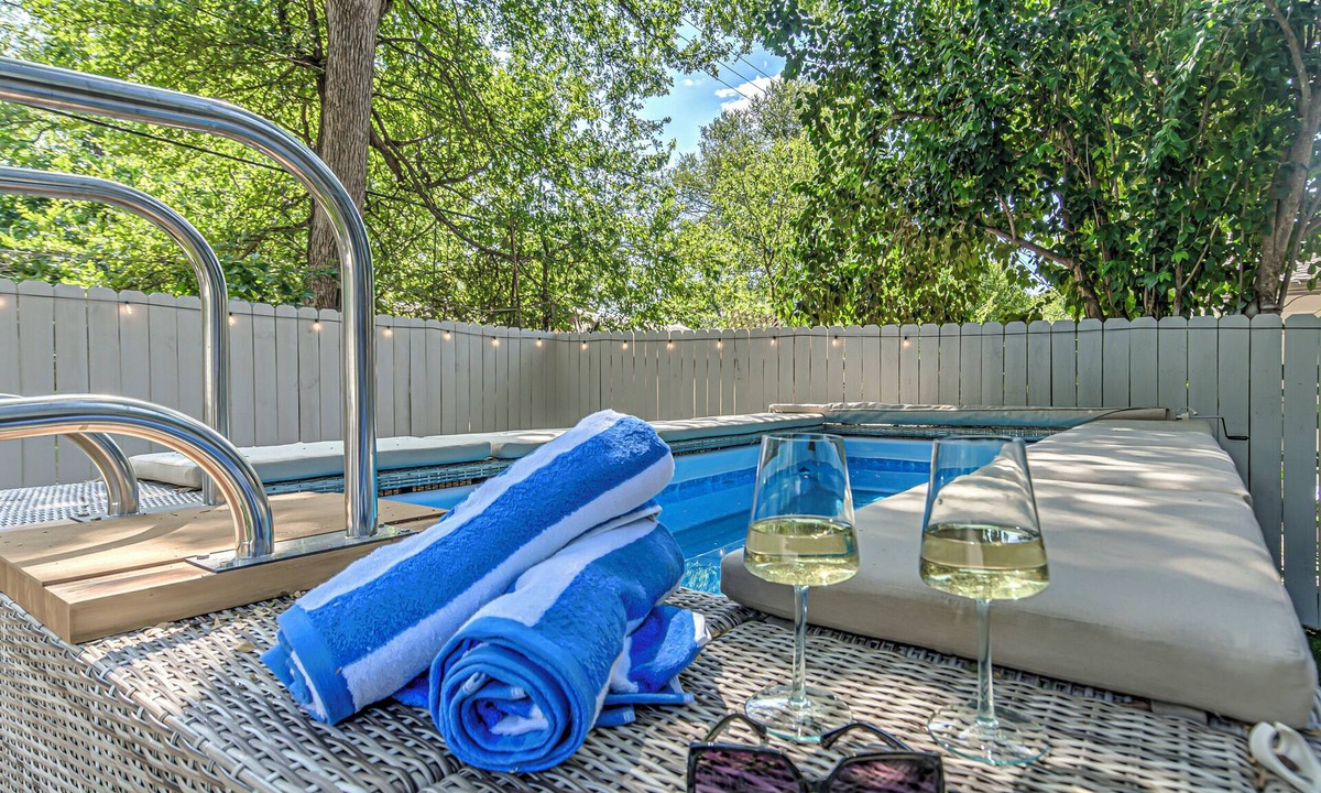 Barton Hills House | Renovated 4 BDRM Duplex w/POOL Prime Location on S Lamar