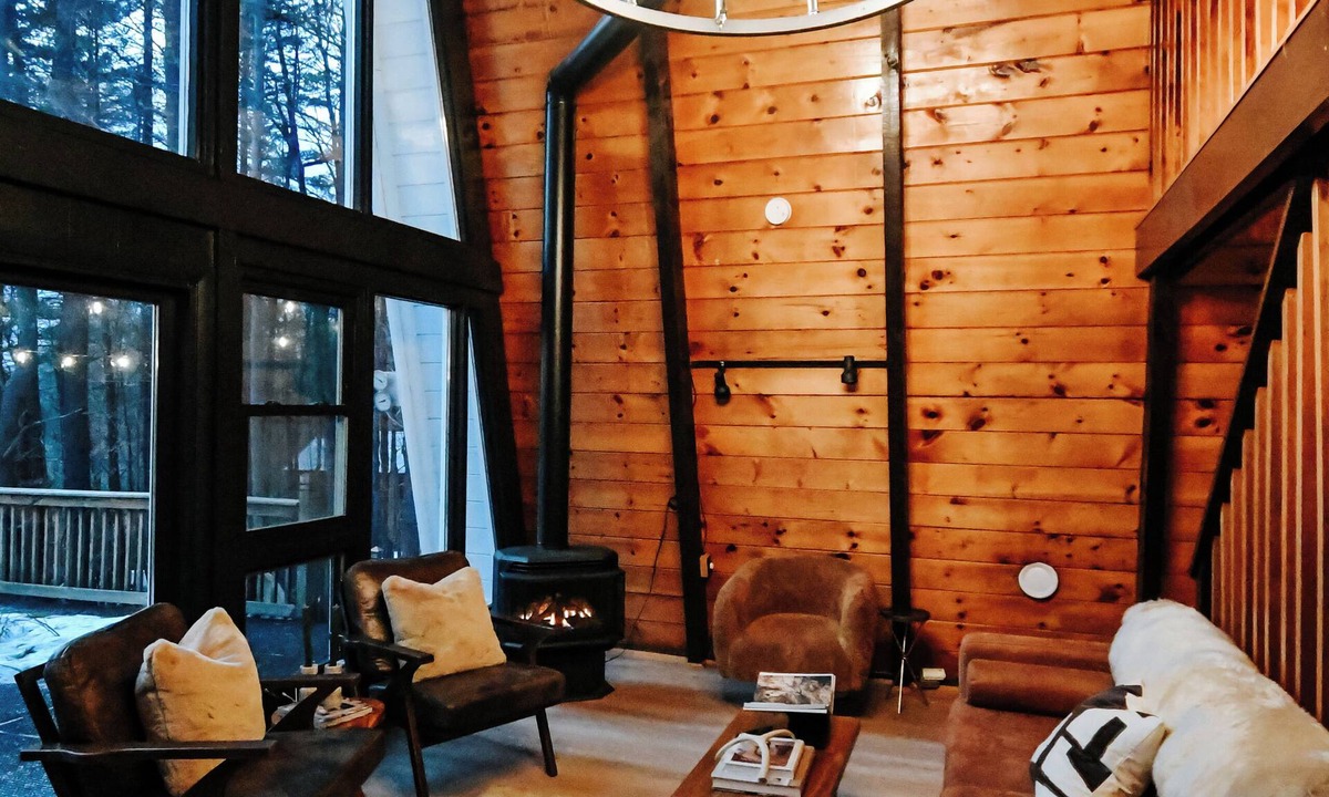 Wardsboro Cabin | Renovated A-Frame Ski & Sauna Retreat + Hot Tub Near Mt Snow + Stratton