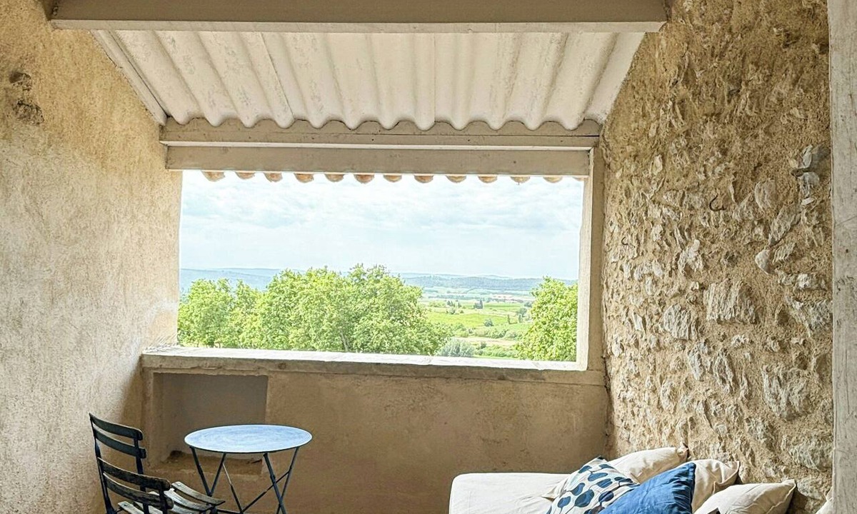 Cucuron Apartment | Renovated arty duplex in the heart of Lubéron