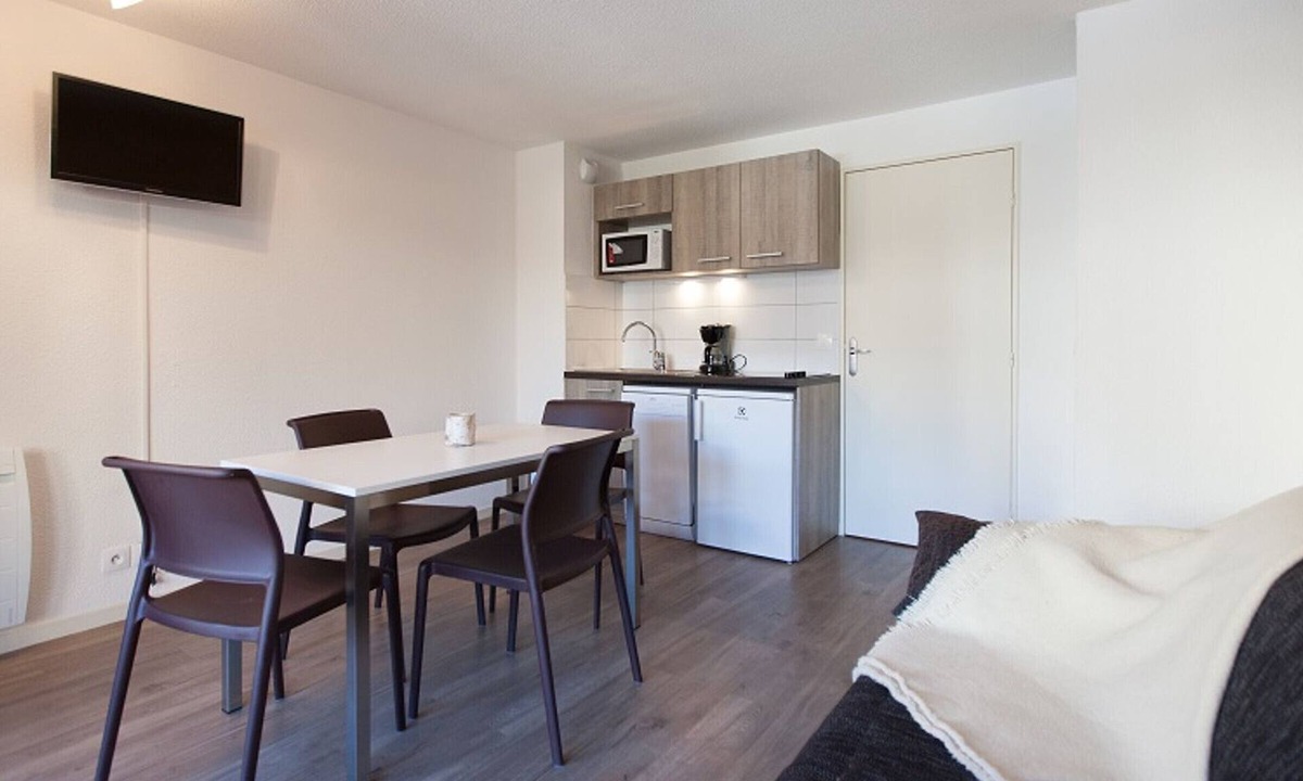 Briancon Apartment | Renovated, comfortable studio · Direct slope access · WIFI · Pets allowed