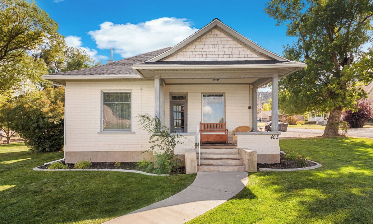 Manti House | Renovated Historic Manti Home - Sleeps 16+
