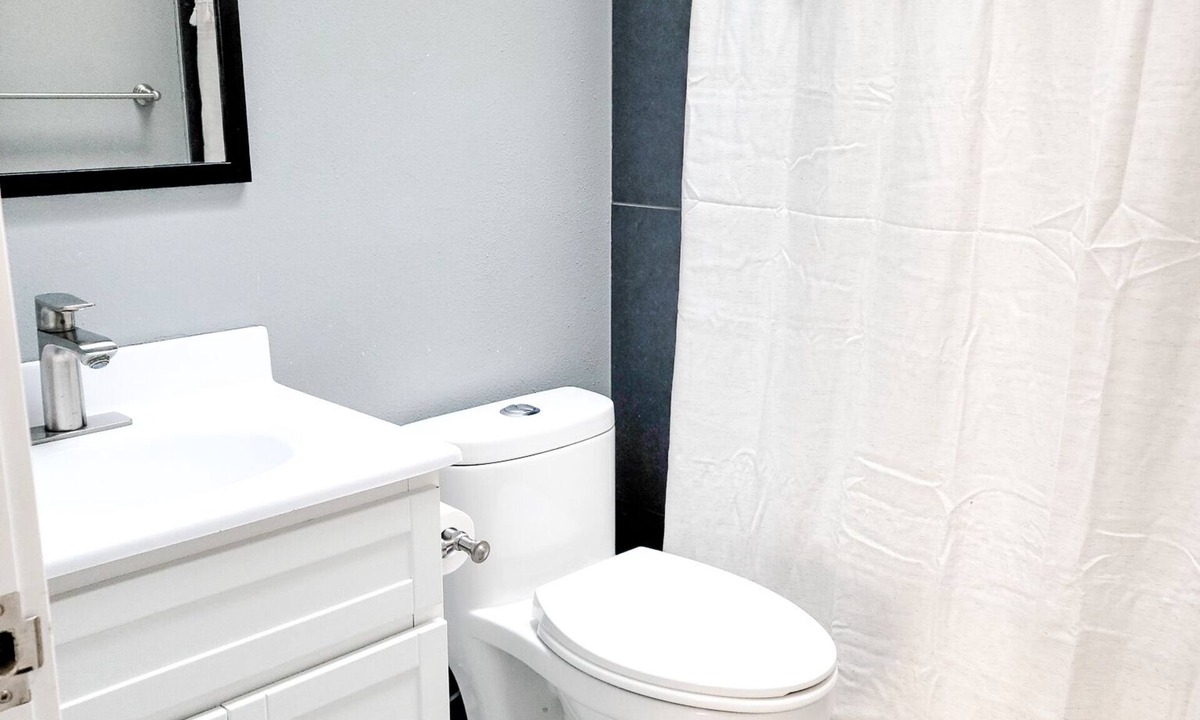 Paine Field-Lake Stickney House | Renovated Home w/King Bed & office space