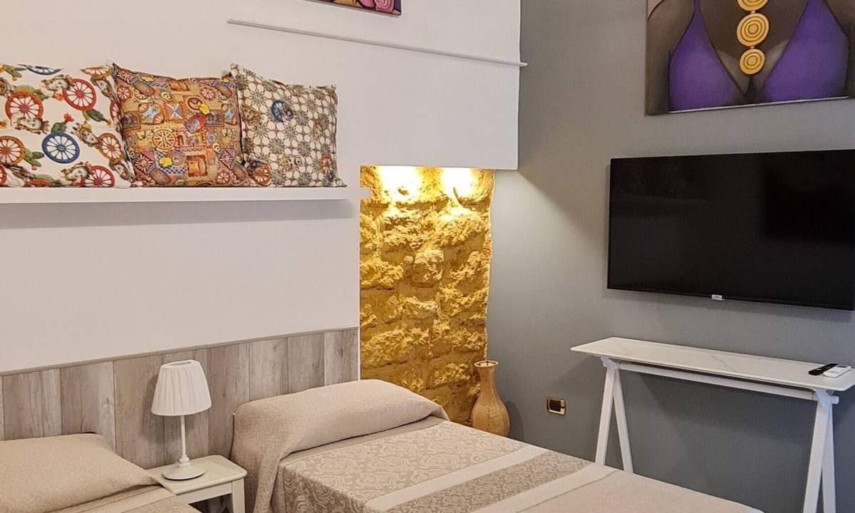 Agrigento House | Renovated old house in Theater Square within walking distance of the Via Atenea