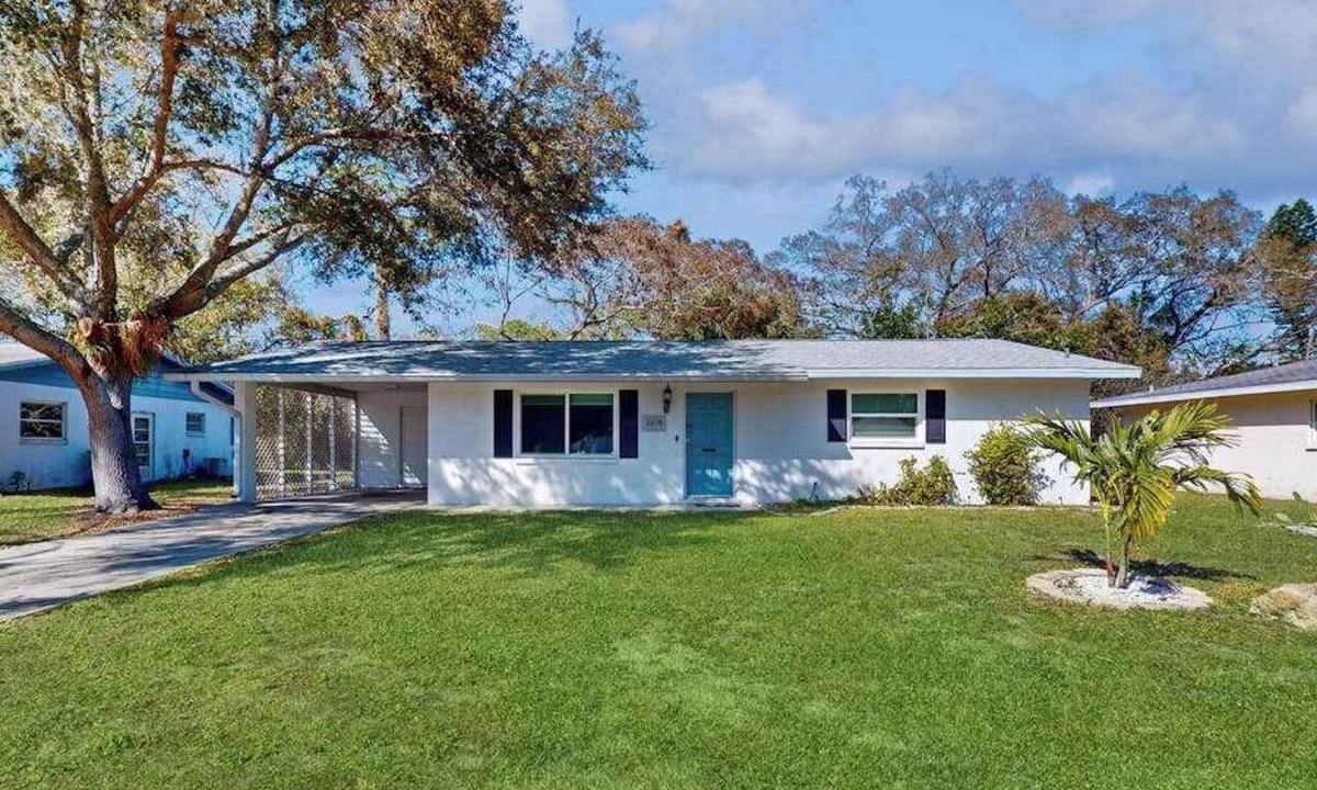 Alta Vista House | Renovated retreat - dog-friendly yard, AC & W/D - snowbirds welcome