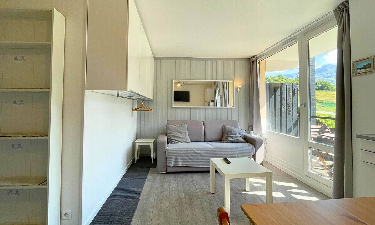 Les Menuires Apartment | Renovated studio cabin with equipped kitchen in Les Menuires