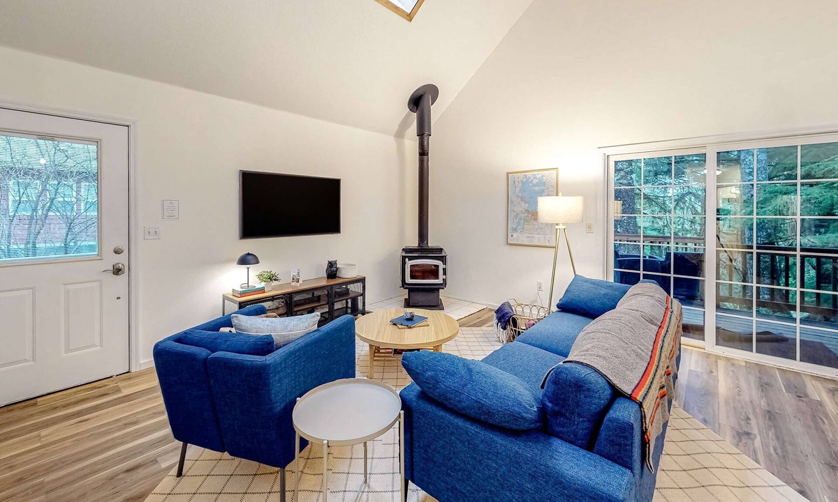 Cape Meares House | Renovated three story home by the beach with a furnished deck and washer dryer