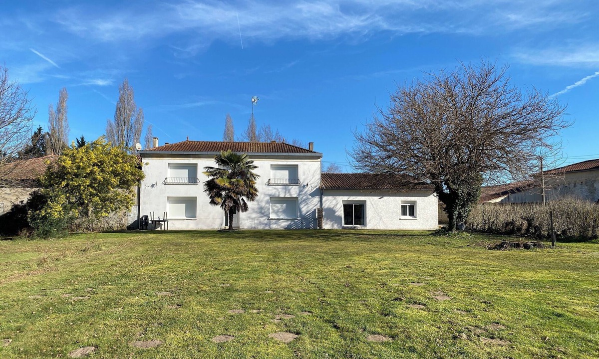 Etauliers House | Rental of two semi-detached houses for reunions