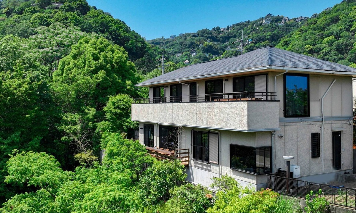 Atami House | Rental villa with tree terrace and natural hot springs with ocean views in all rooms/Atami Shizuoka