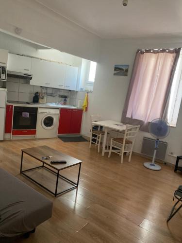 Les Grands Carmes Apartment | Republique