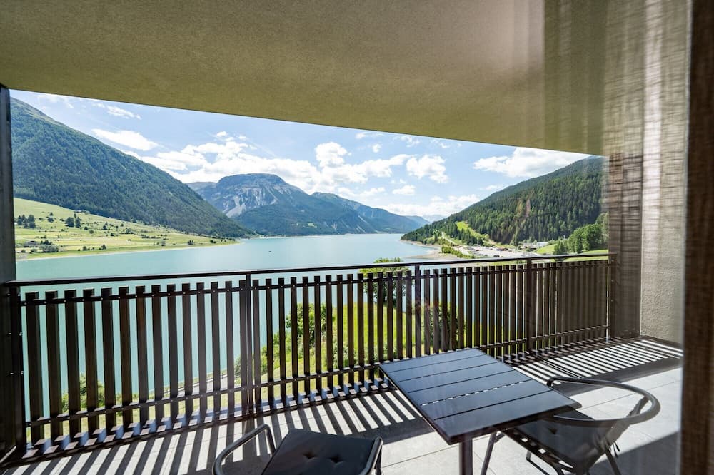Resia Apartment | Residence Froy Apartment 10 – Lake View, Whirlpool & Breakfast Included