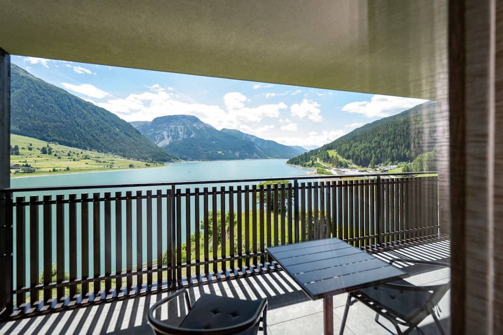 Resia Apartment | Residence Froy Apartment 8 – Lake View, Whirlpool & Breakfast Included