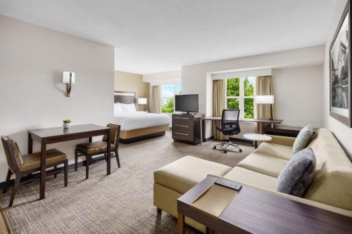 Franklin Hotel | Residence Inn by Marriott Boston Franklin