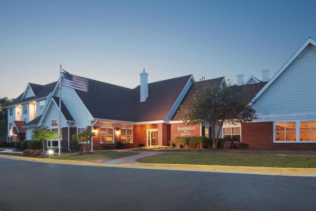 Lakeview Hotel | Residence Inn by Marriott Manassas Battlefield Park