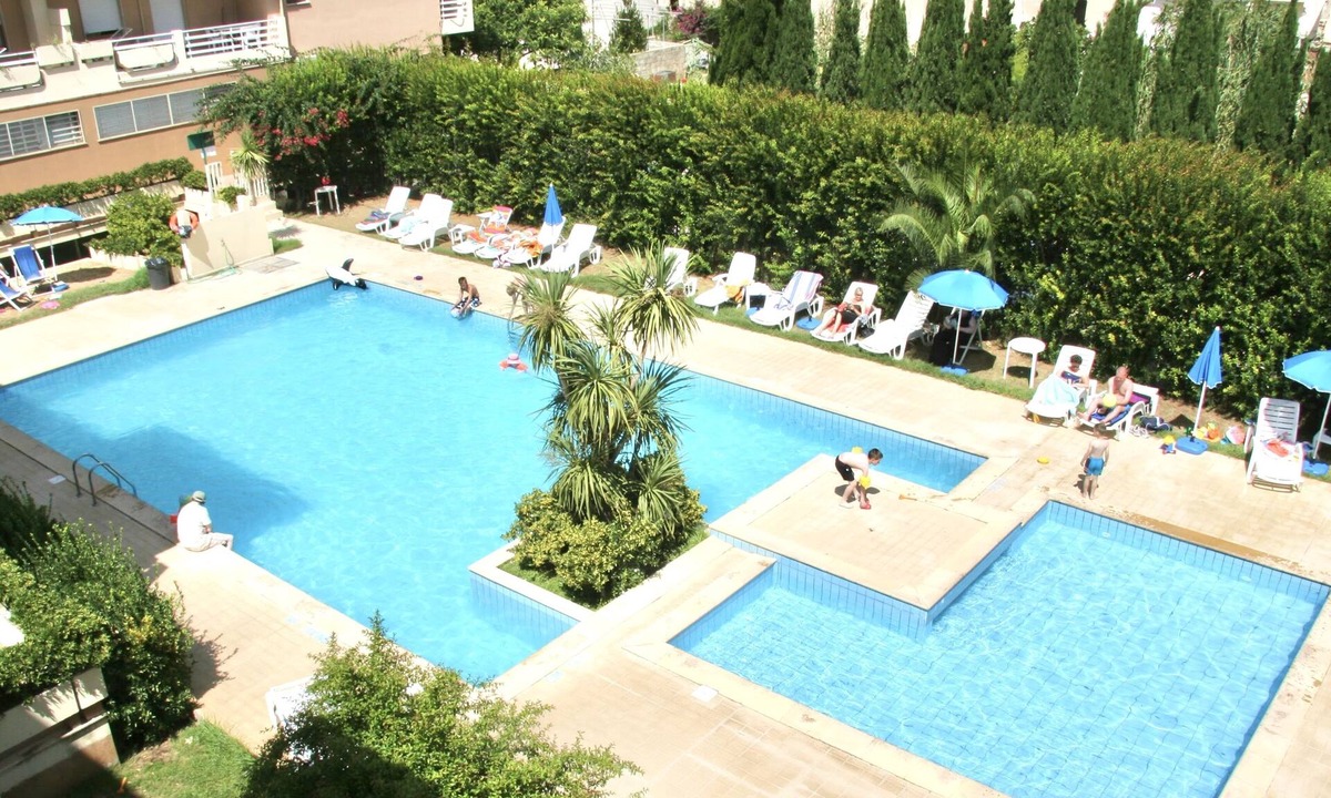 Lido House | Residence with pool on the promenade