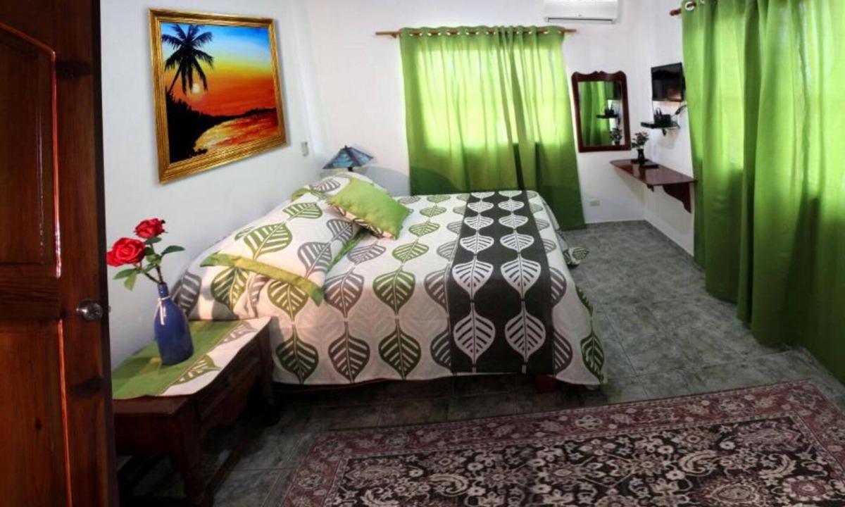 Playa Chiquita Apartment | Residencial Estephany - One-Bedroom Apartment 4