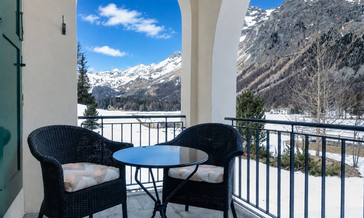 Sils-Maria Apartment | Residenza Alpenrose 15 – Flat with two terraces & panoramic views