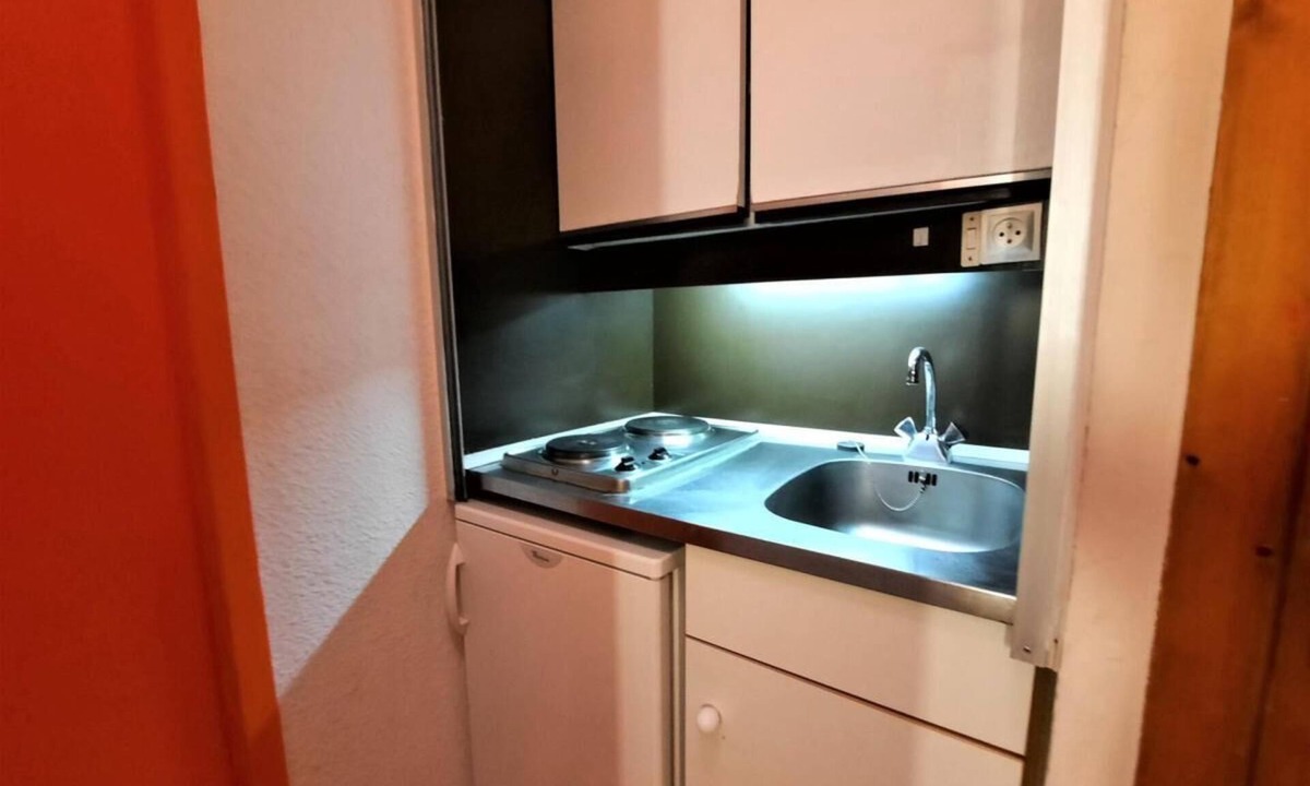 Les Menuires Apartment | Resort center, 3rd floor, view valley, balcony, tv, 17m², Les Menuires