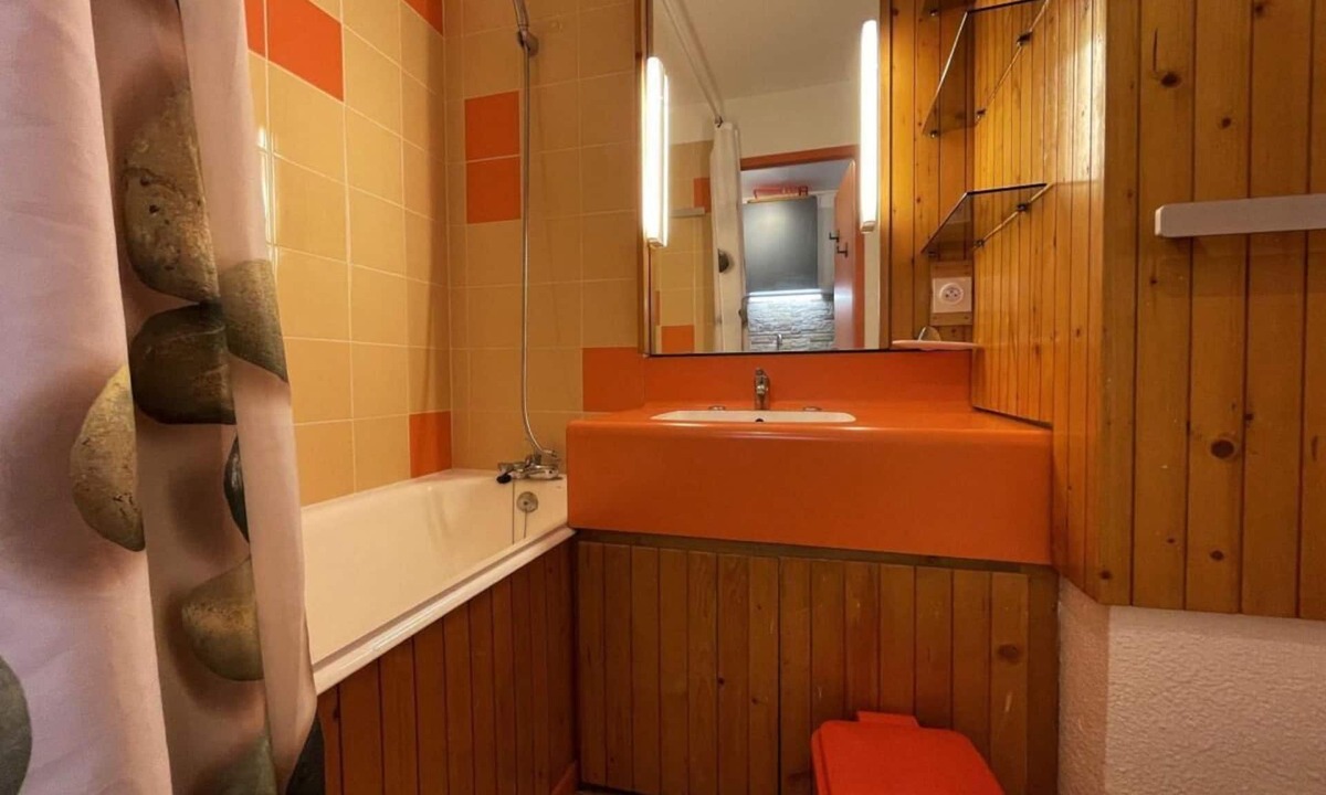 Les Menuires Apartment | Resort center, 7th floor, balcony, tv, 17m², Les Menuires