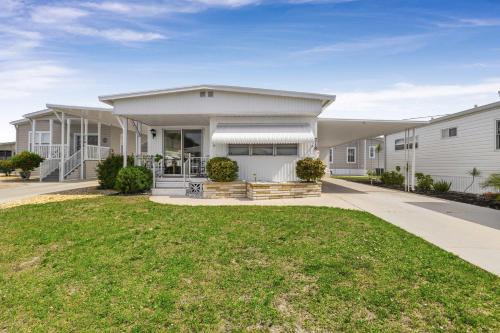 Venice House | Resort Condo with Pool, Walk to Downtown