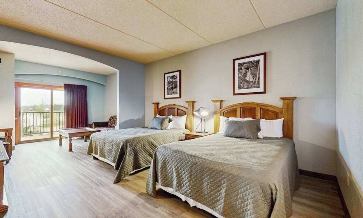 Wisconsin Dells Condo | Resort Studio Comfort Meets Dells Adventure