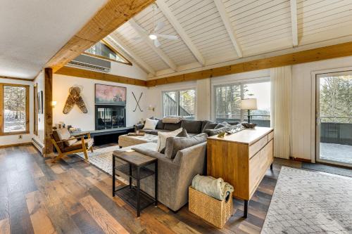 Quechee House | Resort-Style Community! Quechee Chalet w/Deck