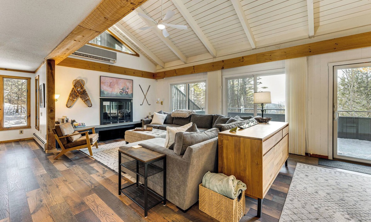 Quechee House | Resort-Style Community! Quechee Chalet w/Deck