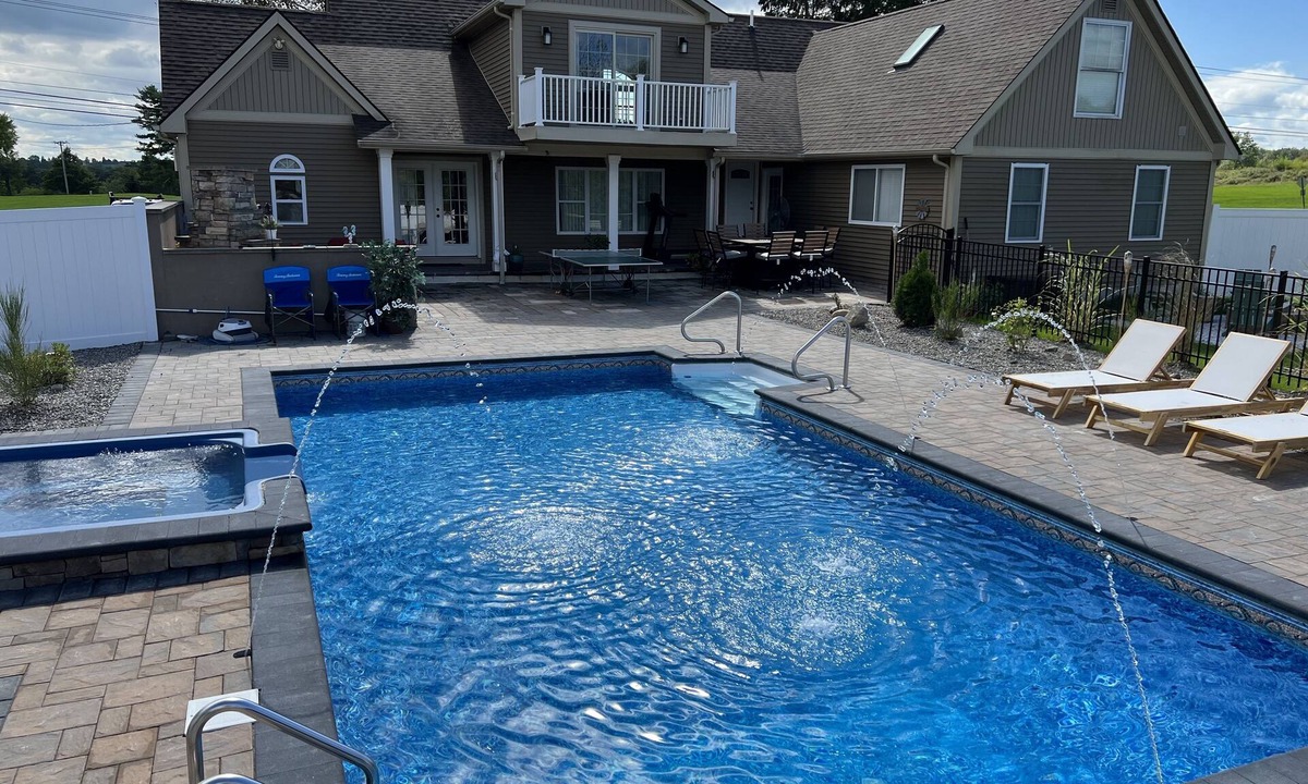 Wallkill House | Resort style house with saltwater pool ,jacuzzi and Movie Theater