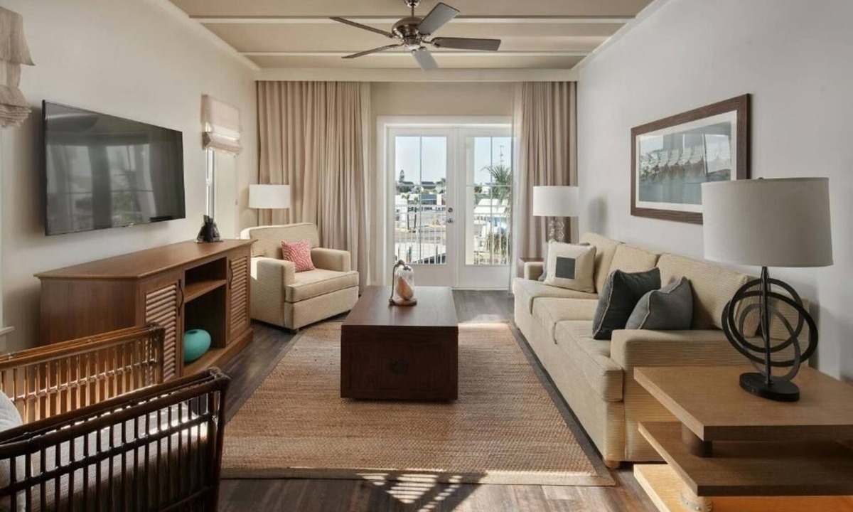 Holmes Beach Hotel | Resort-Style Villa with Kitchen, Balcony and Pool Near AMI Gulf Waters & Trails